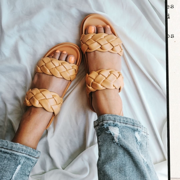 🚨ONLY A FEW PAIRS LEFT// Sand braided slide - Picture 4 of 6